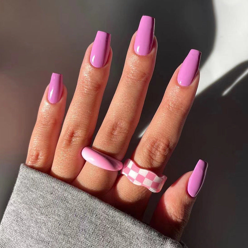 Stylish artificial nails in elegant gloss finish Stornfield