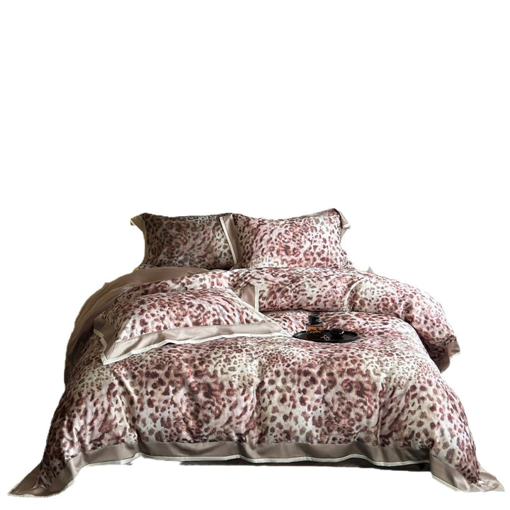 Generous bedding set made of cotton satin with a delicate leopard pattern and contrasting piping