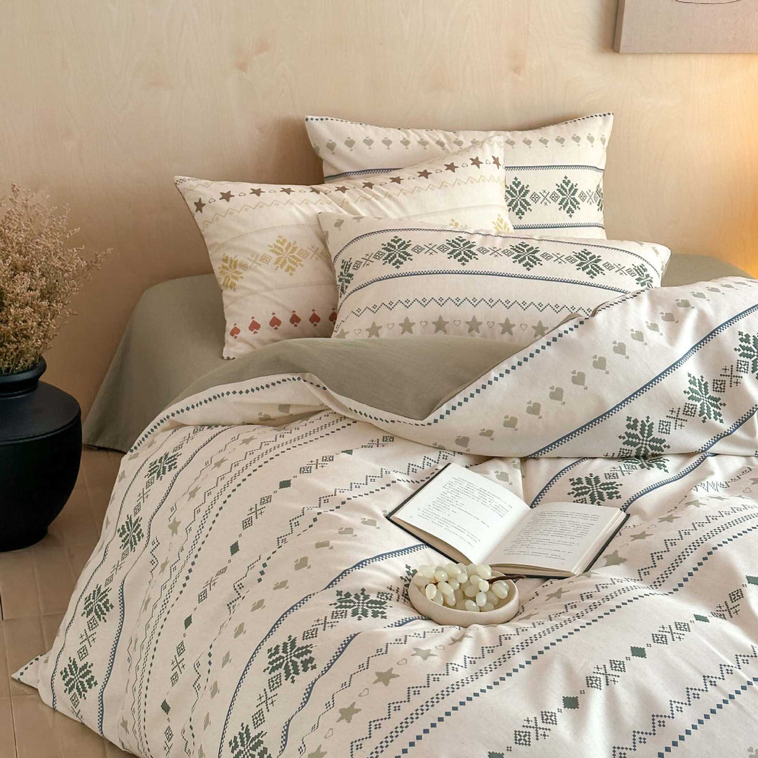 Printed Cotton Duvet Cover Set with Nordic Folk Motif and Pillow Shams