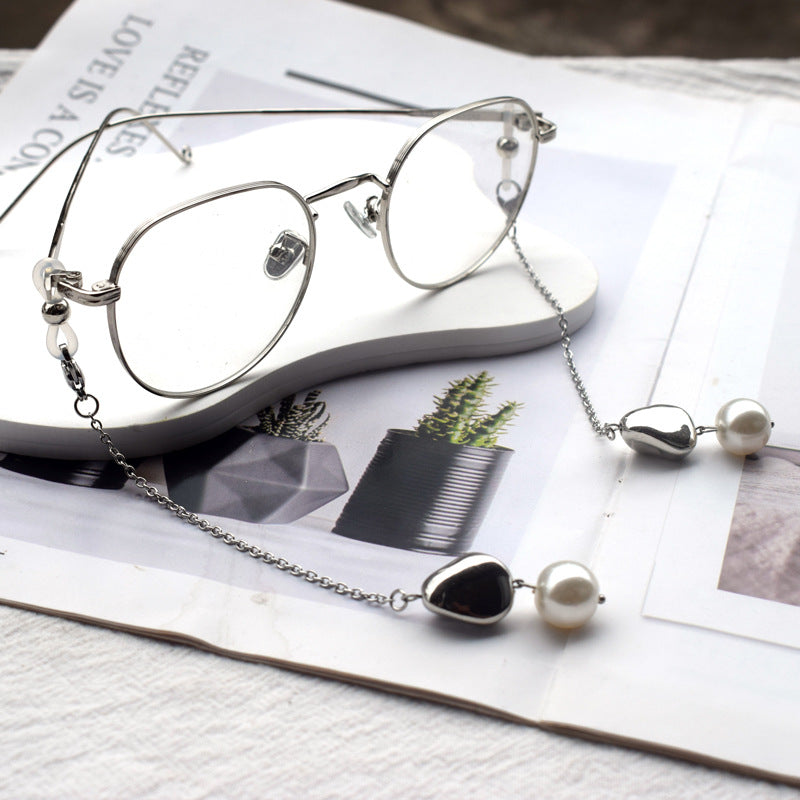 Elegant Eyewear Chain with Pearl Accents Stornfield
