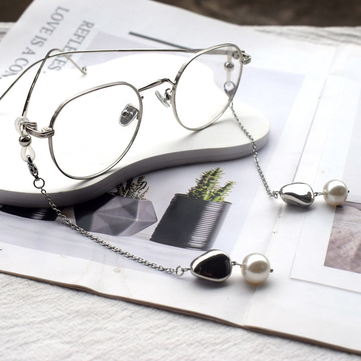 Elegant Eyewear Chain with Pearl Accents Stornfield