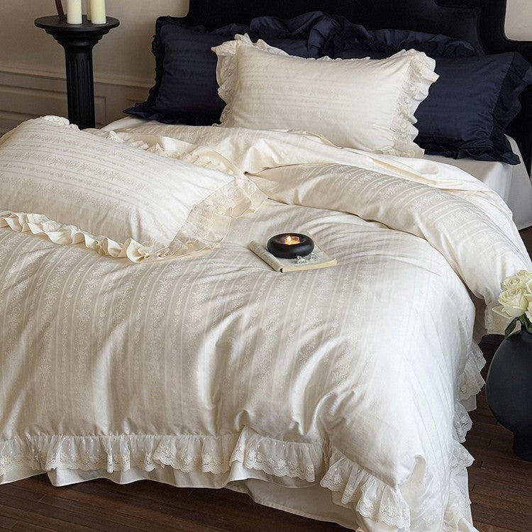 Elegant bedding set with ruffled frill, fine jacquard texture and lace trim