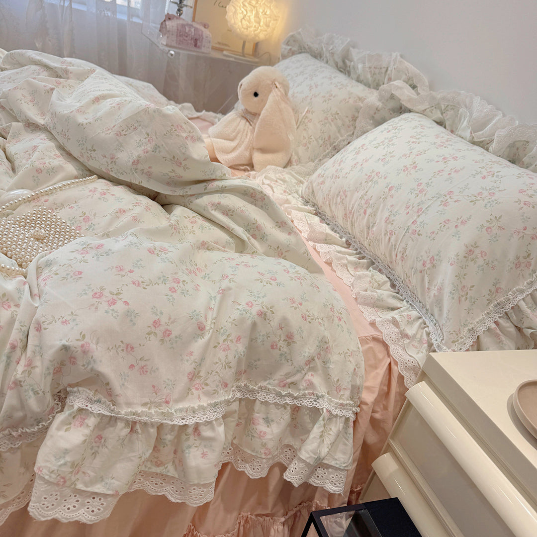 Romantic bedding set with lace ruffle, frills and fine rose stripe