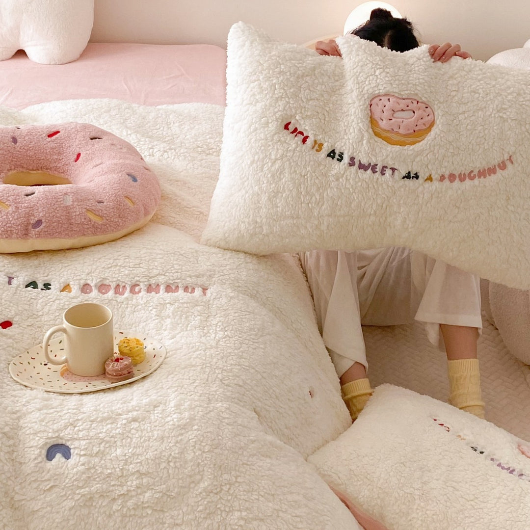Cozy teddy fleece bedding set with donut embroidery