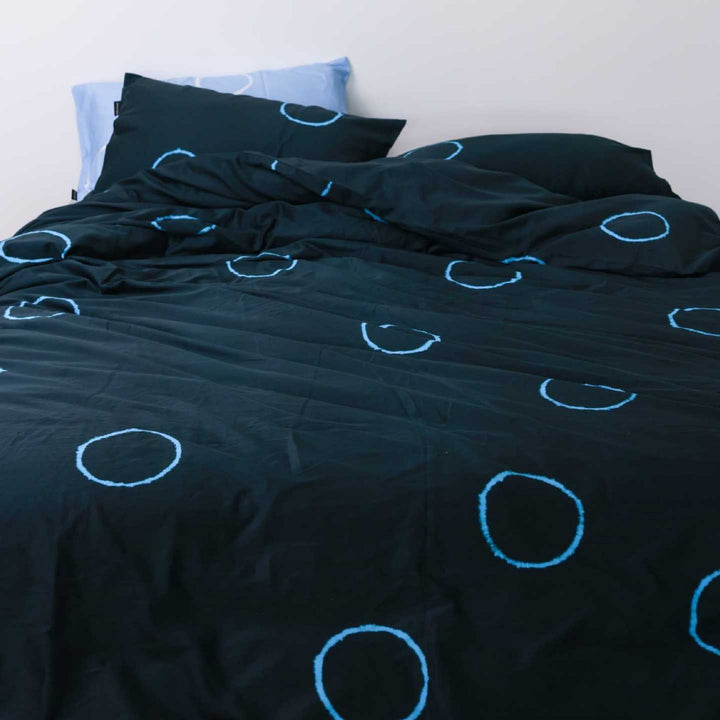 Reversible Cotton Percale Duvet Cover Set with Subtle Circular Print and Pillowcases