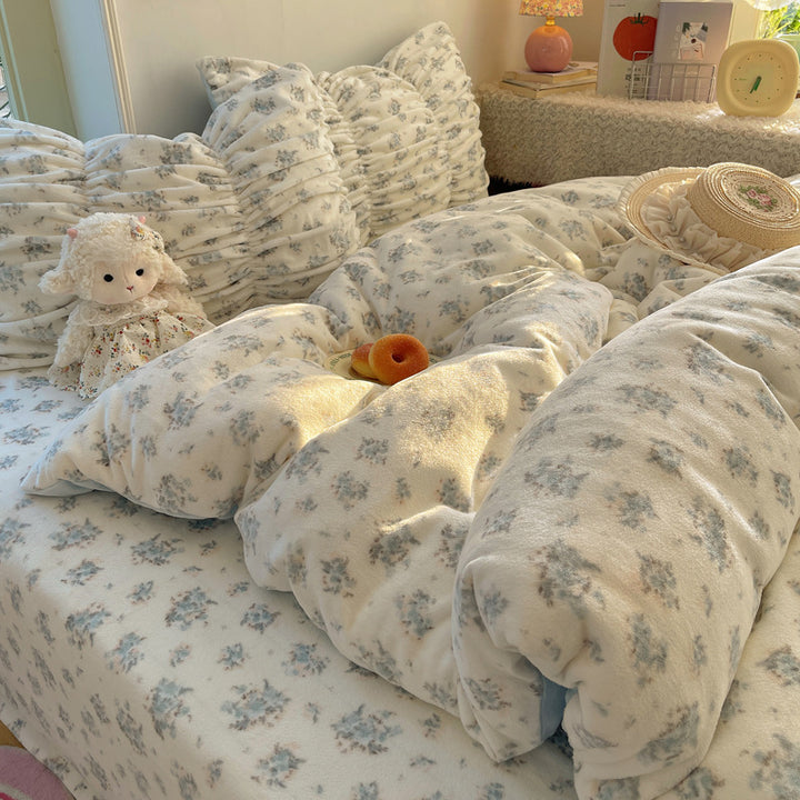 Ultra-Soft Floral Pattern Fleece Blanket