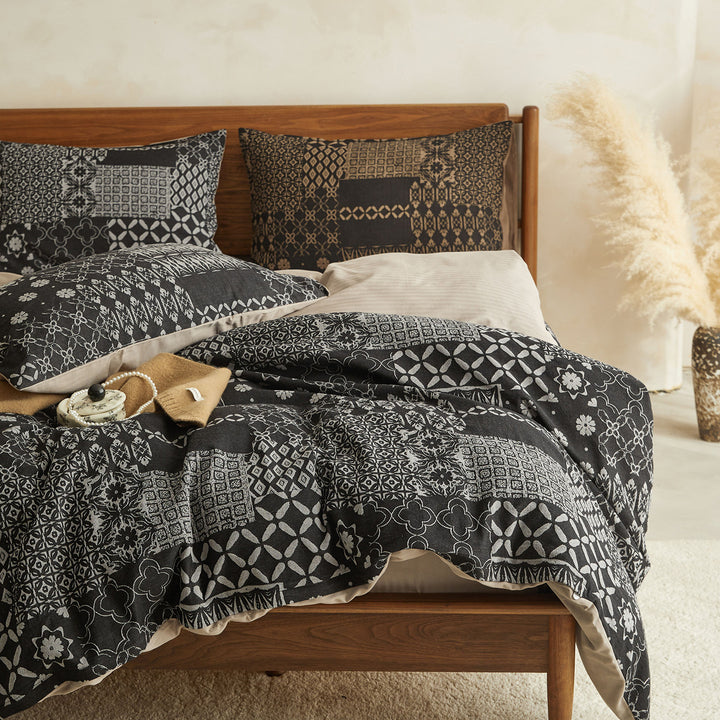 Reversible Patchwork Cotton Duvet Cover Set with Oxford Shams and Corner Ties