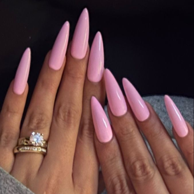 Artificial nail set with pointed design elements Stornfield