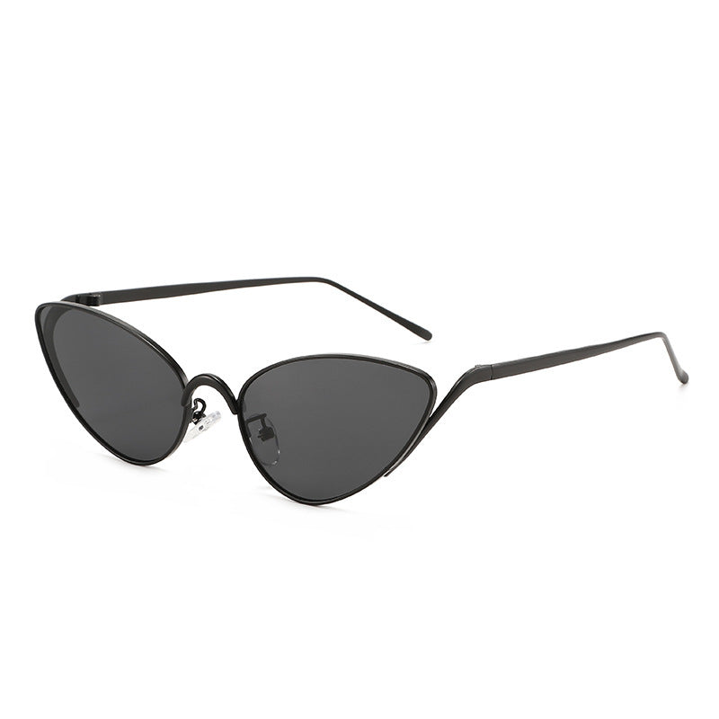 Stylish Cat-Eye Sunglasses with Lightweight Frame Stornfield