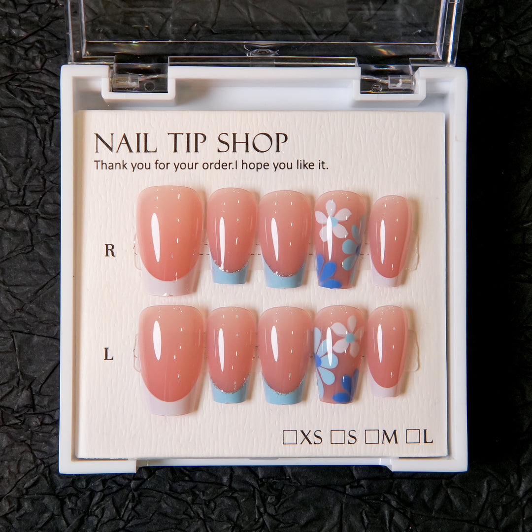 Press-On Nail Art Set with Elegant Floral Designs