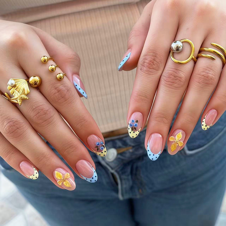 Elegant Floral Pattern Press-On Nail Set