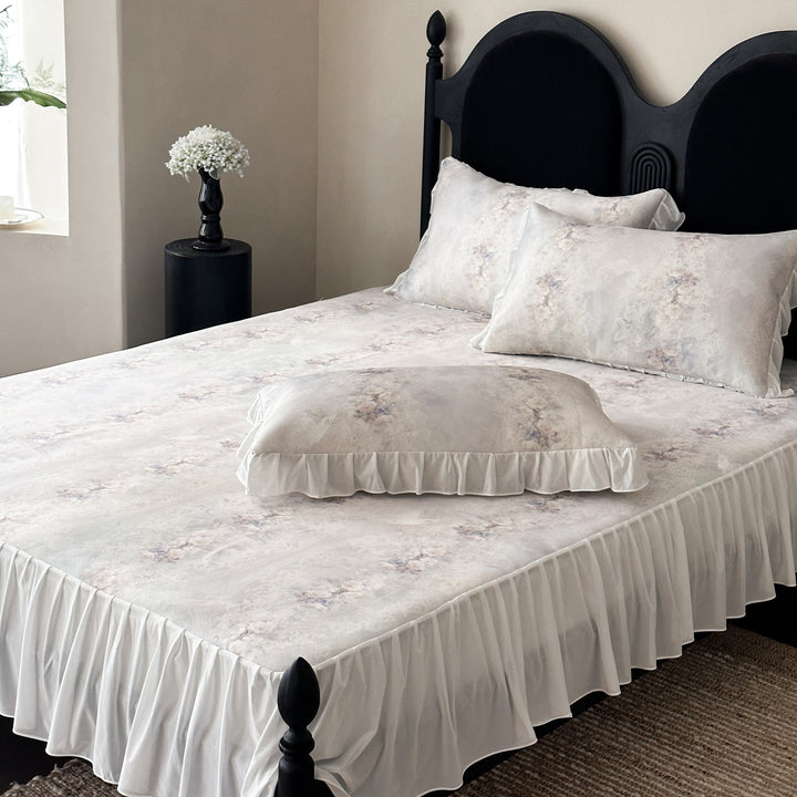 Luxurious bedding set with ruffled hem, fitted sheet and pillowcases