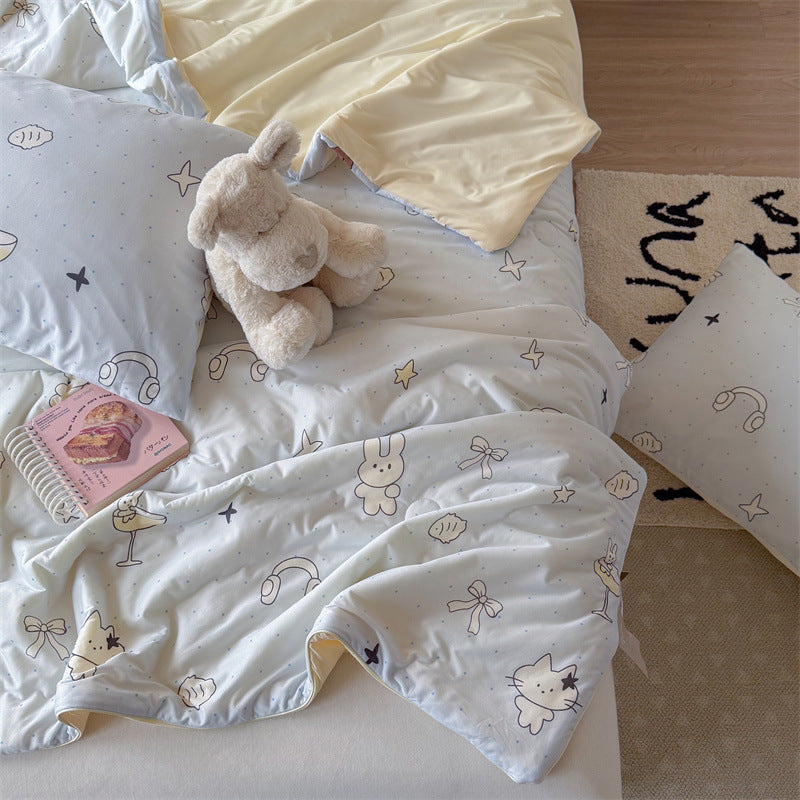 Children's bedding set made of cotton mix with quilted lightweight blanket and star cartoon motif