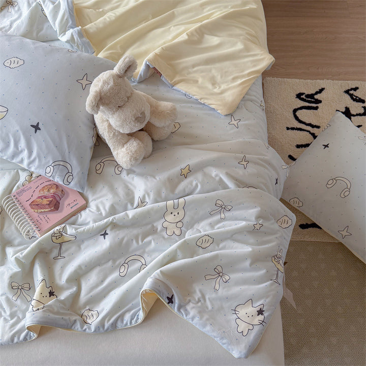 Children's bedding set made of cotton mix with quilted lightweight blanket and star cartoon motif