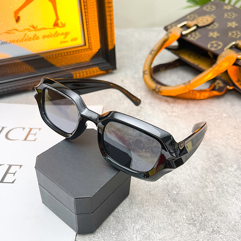 Women's fashionable sunglasses with striking frame Stornfield