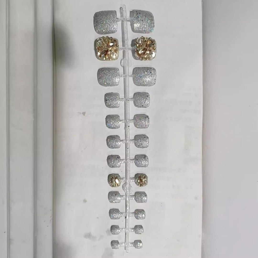 Glamorous Rhinestone-Decorated Press-On Nail Set Stornfield