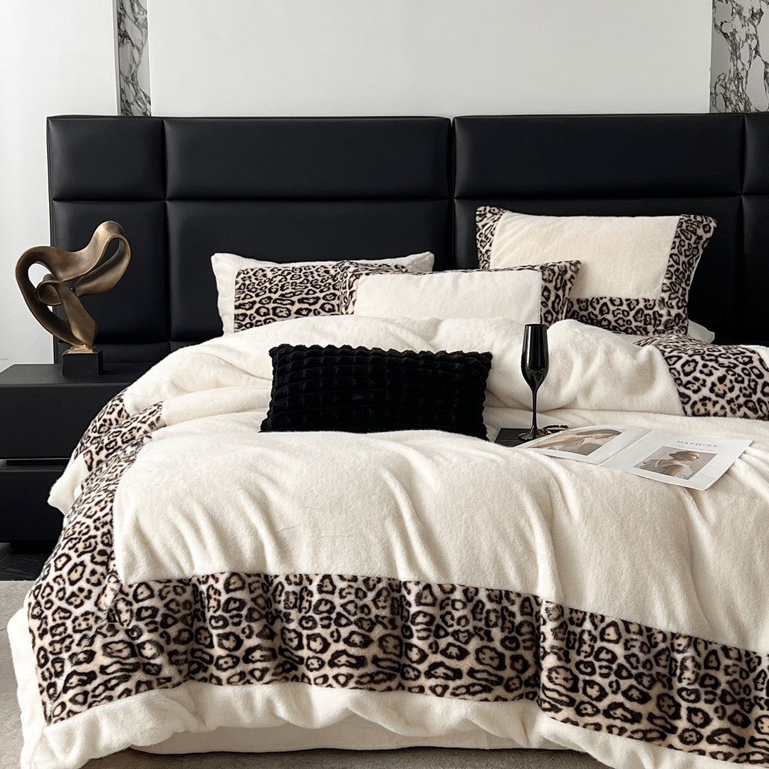 Cozy microfiber bedding set with faux fur throw and leopard border