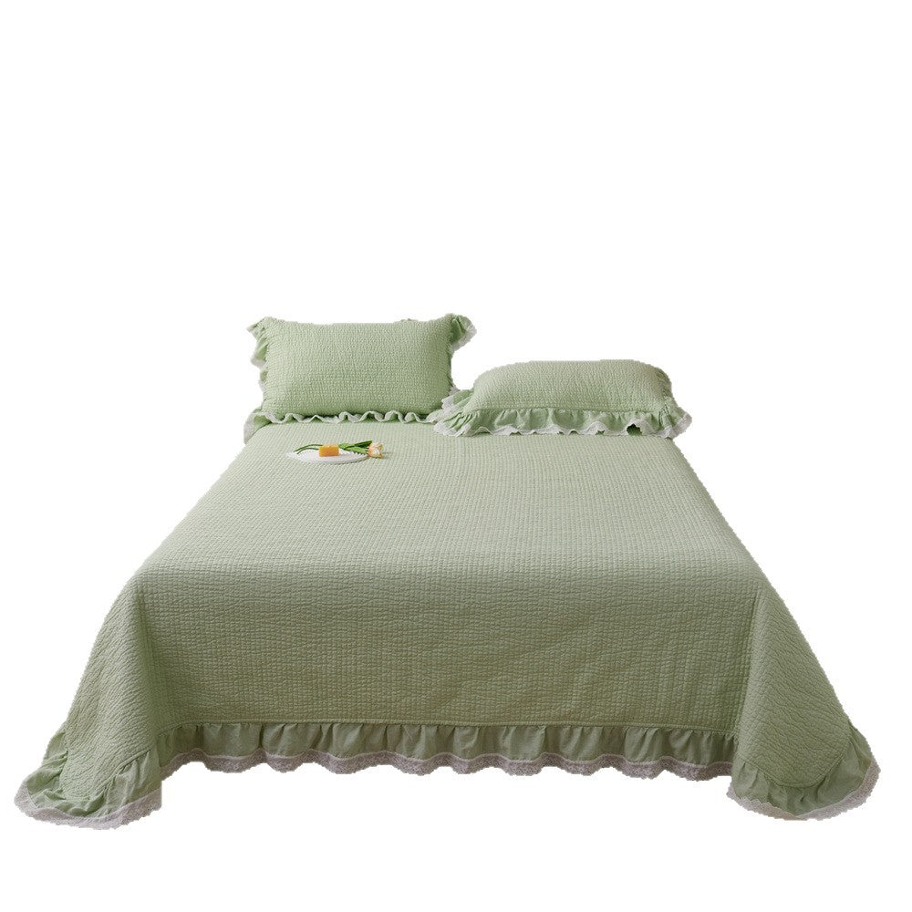 Quilted bed cover set with ruffled hem and lace trim