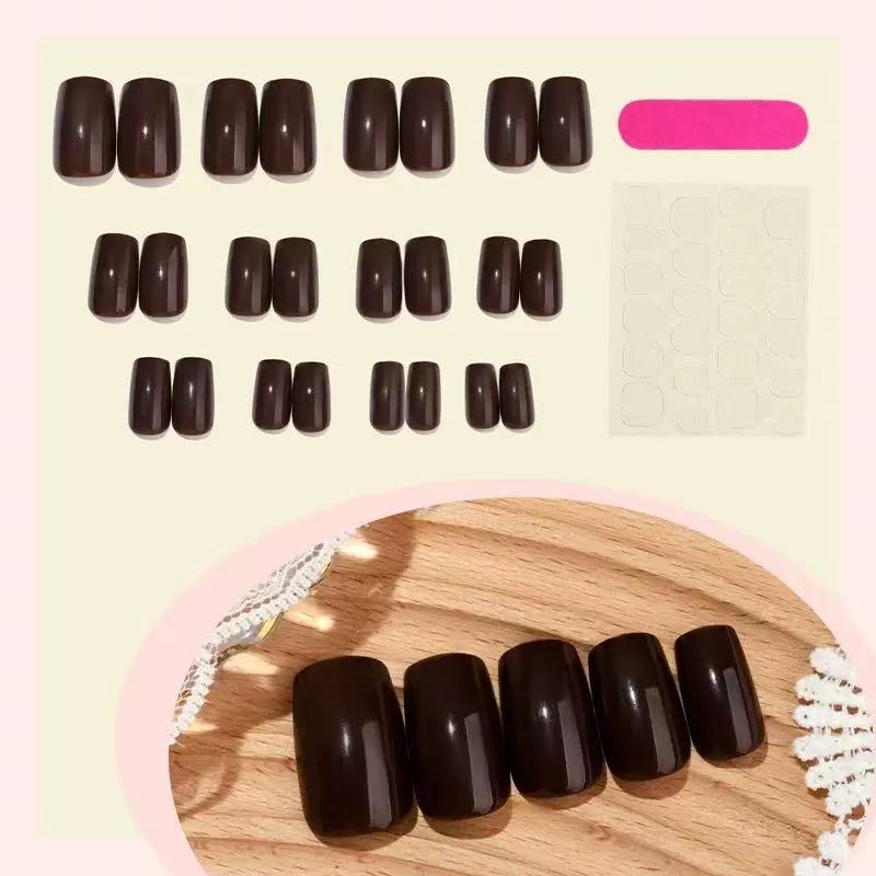 Artificial nail set with elegant high gloss and luxurious finish Stornfield
