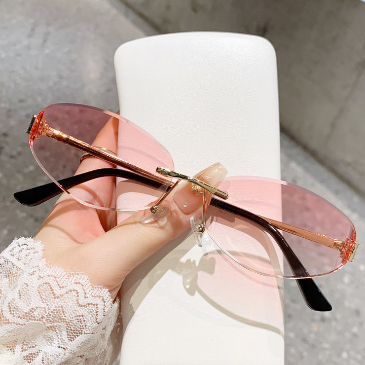 Ladies sunglasses in modern oval design with contrasting frame Stornfield
