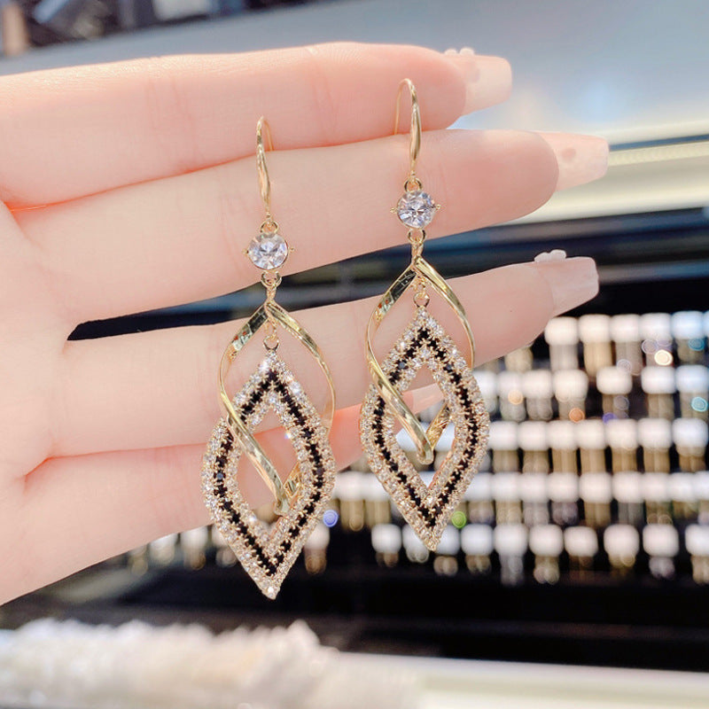 Statet Dangle Earrings Stornfield