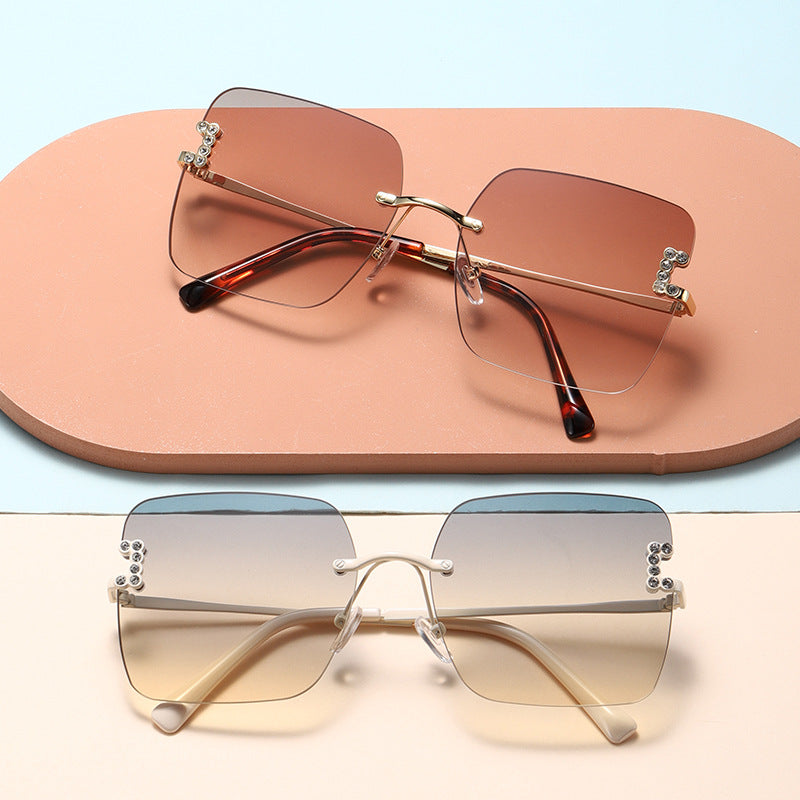 Women's fashionable square sunglasses with delicate design details Stornfield