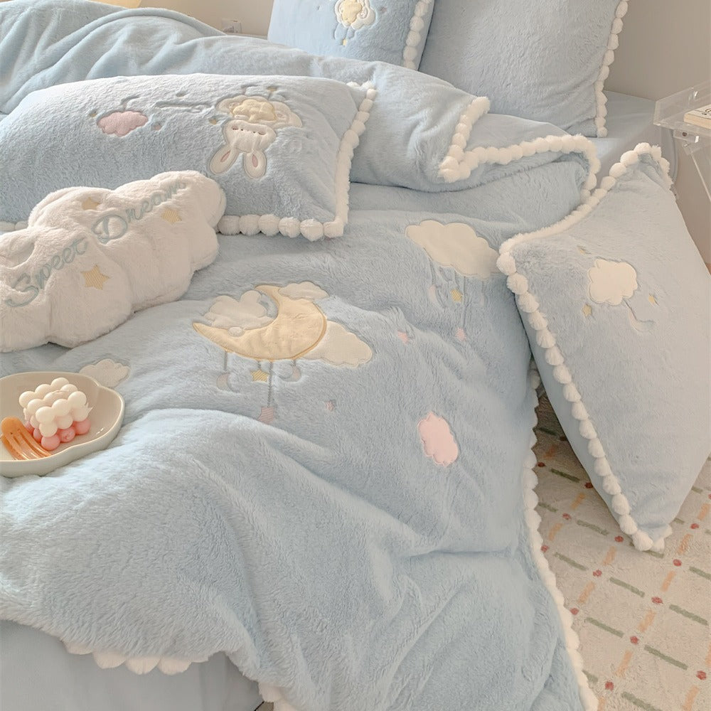 Cozy velvet bedding set for children with embroidered cloud motifs and pompom border