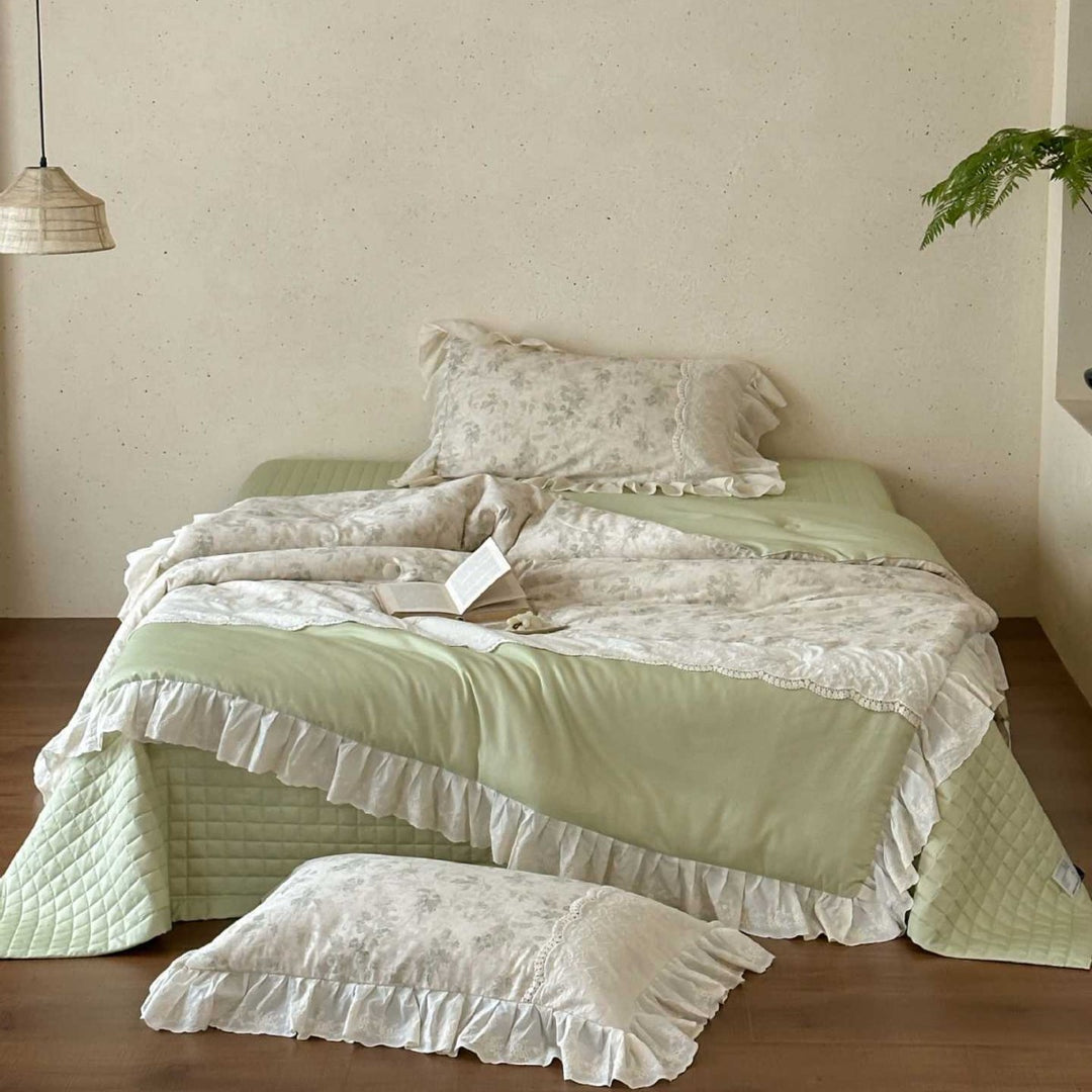 Romantic quilted bedspread and bedding set with ruffle and floral linen look