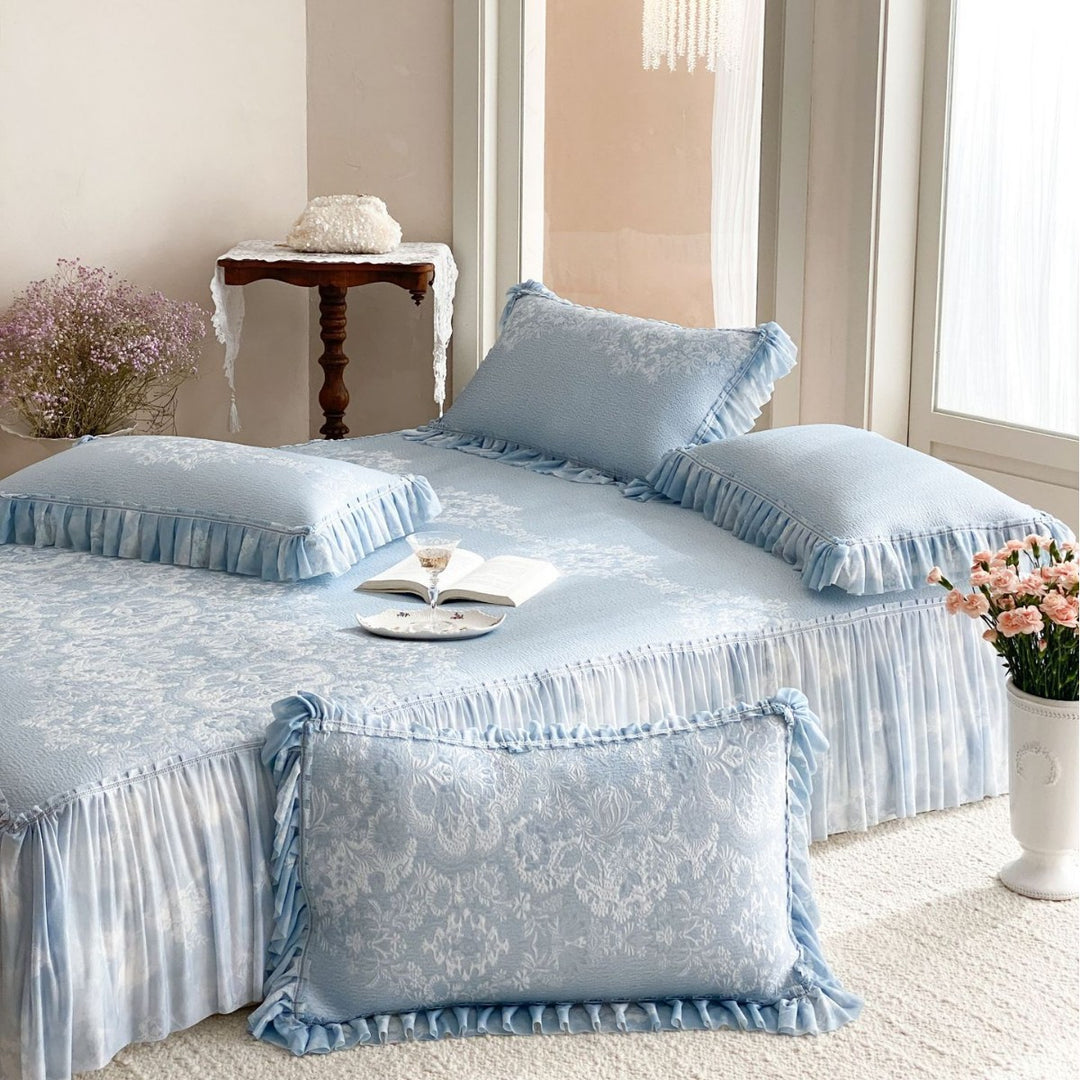 Romantic quilted bedspread set with jacquard floral pattern, ruffle and decorative cushion