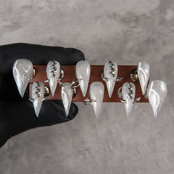 Glamorous Stiletto Nail Art Tips