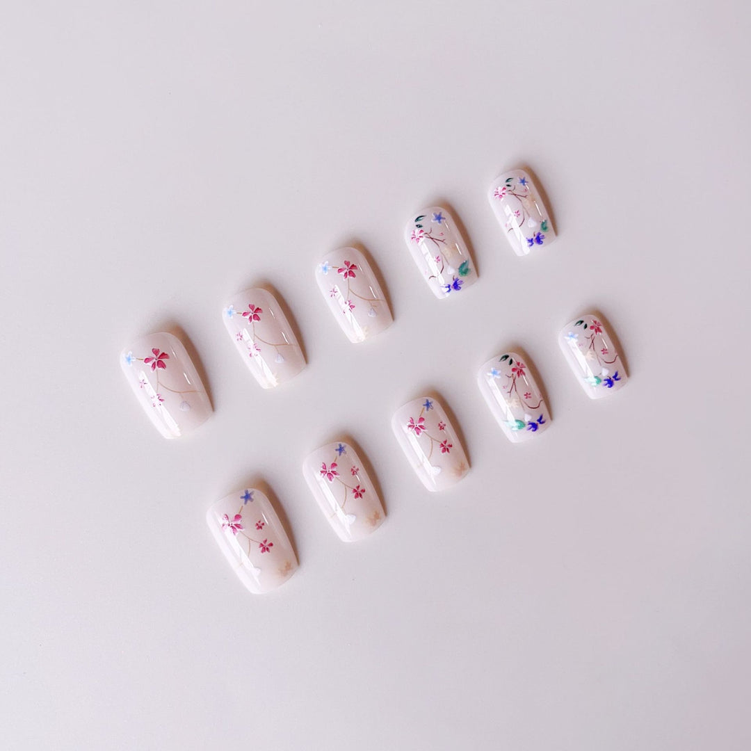Nail set with floral accents and transparent shine Stornfield