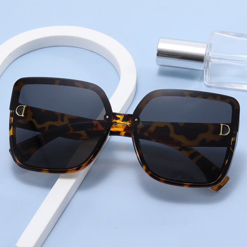 Women's trendy square sunglasses in minimalist design Stornfield