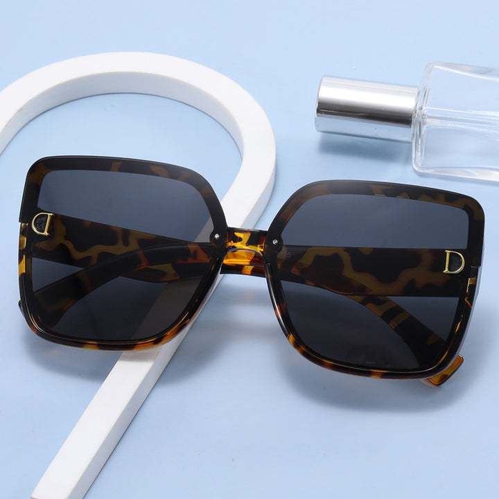 Women's trendy square sunglasses in minimalist design Stornfield