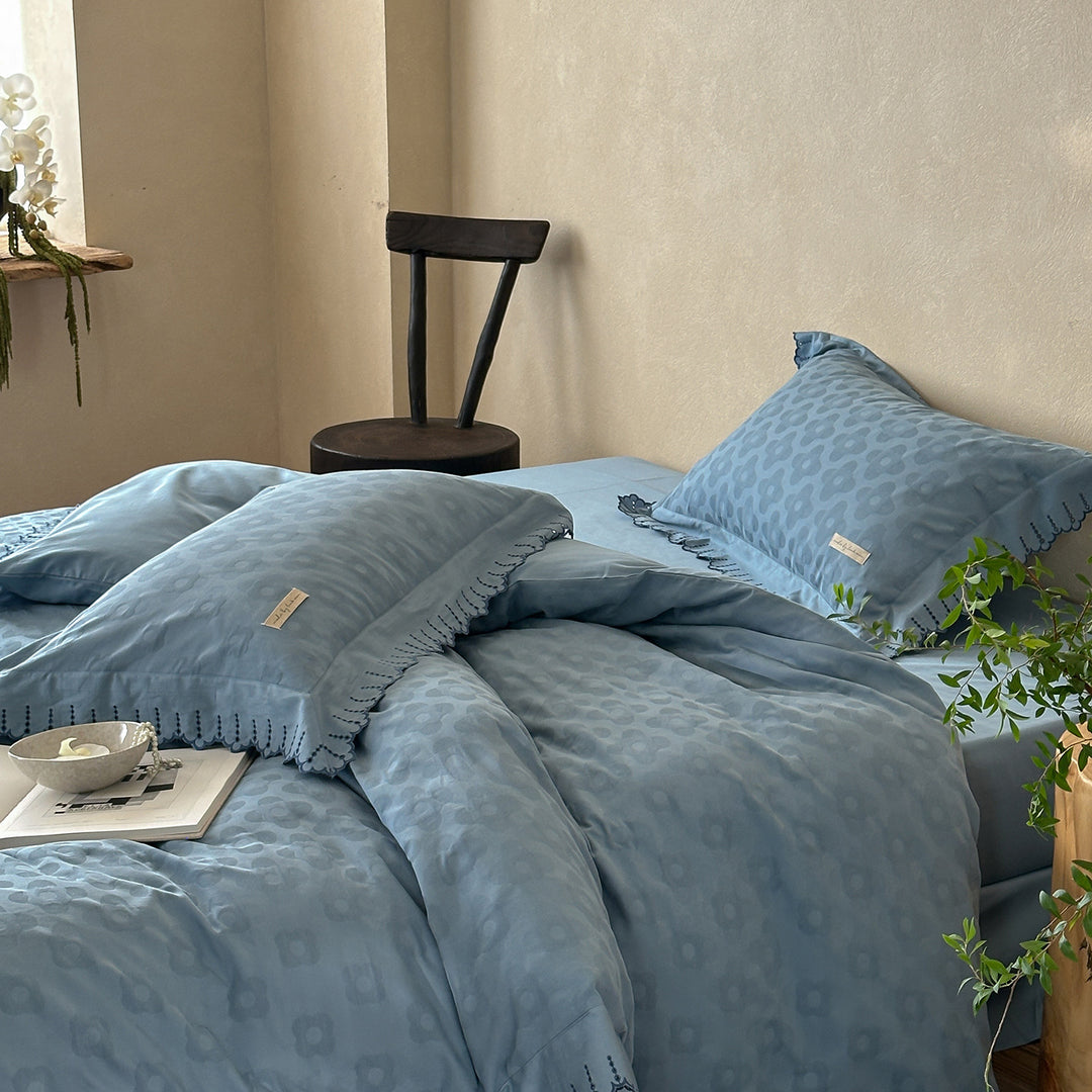 Scalloped Embroidered Jacquard Duvet Cover Set