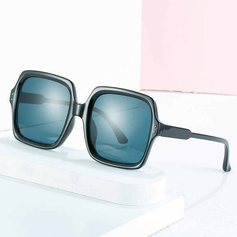 Ladies square fashionable sunglasses with polarized lenses Stornfield