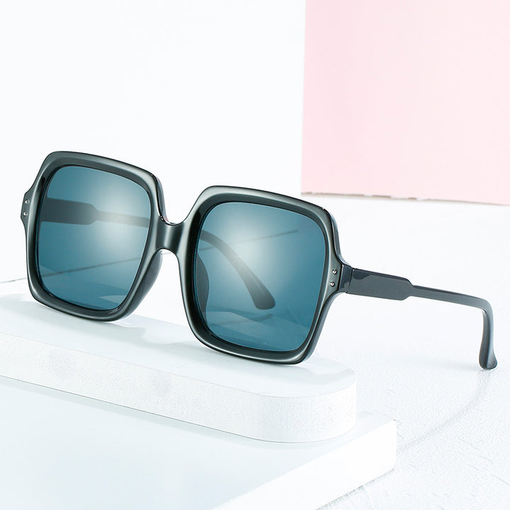 Ladies square fashionable sunglasses with polarized lenses Stornfield