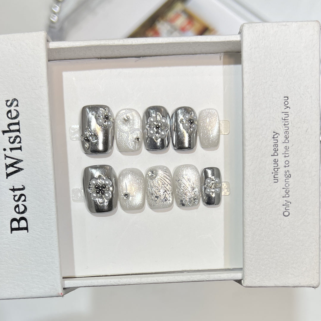 Decorative Silver Press-On Nail Set Stornfield