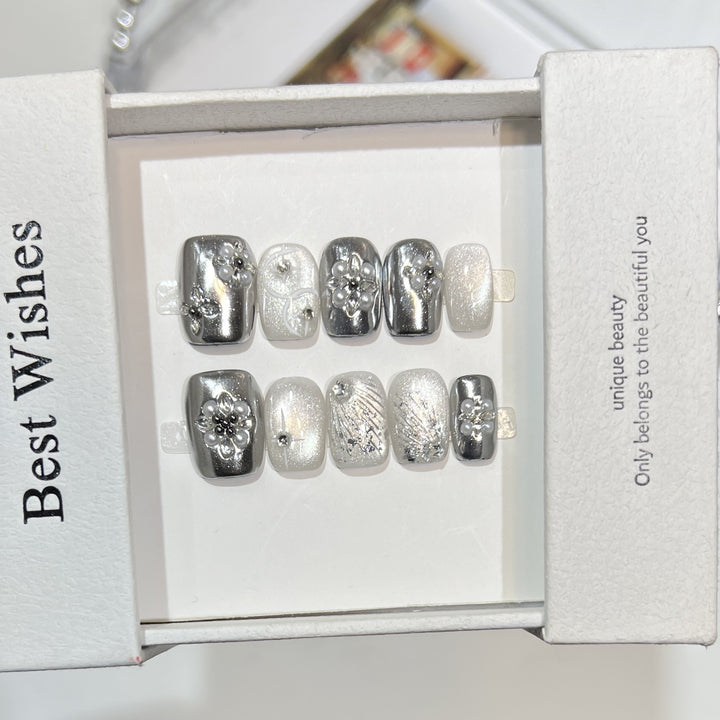 Decorative Silver Press-On Nail Set Stornfield