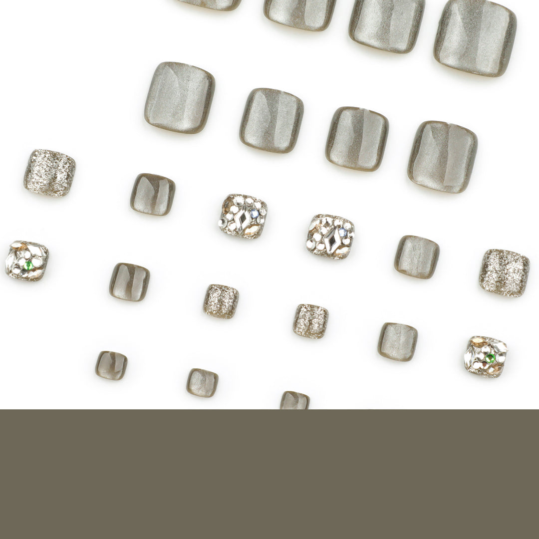 Artful toenail design with glitter and rhinestone decorations Stornfield