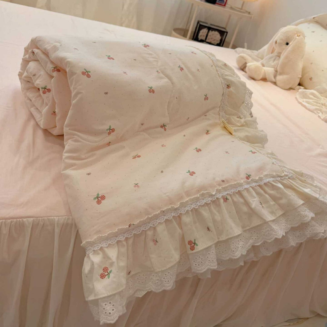 Quilted bedspread with ruffle and lace trim made of cotton blend