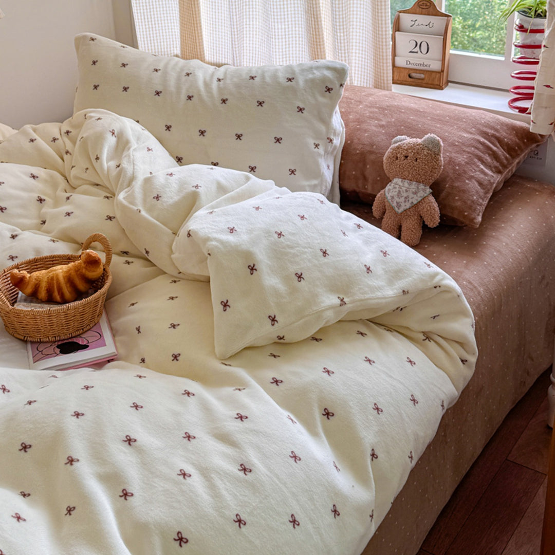 Reversible Floral Flannel Duvet Cover Set with Dot-Pattern Fitted Sheet and Pillowcases