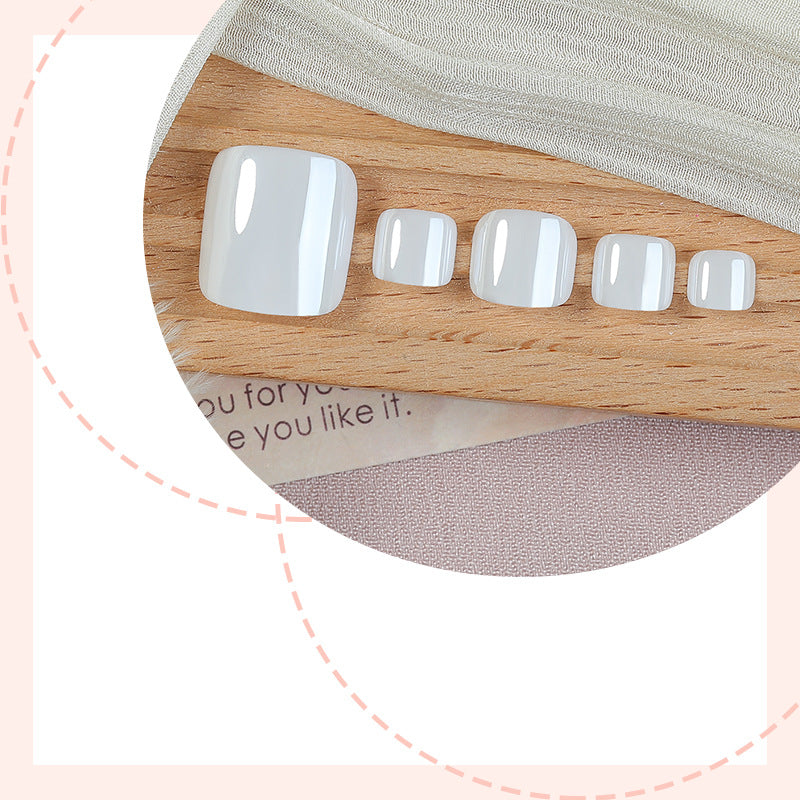 Artificial nail set with versatile shapes and smooth finish Stornfield