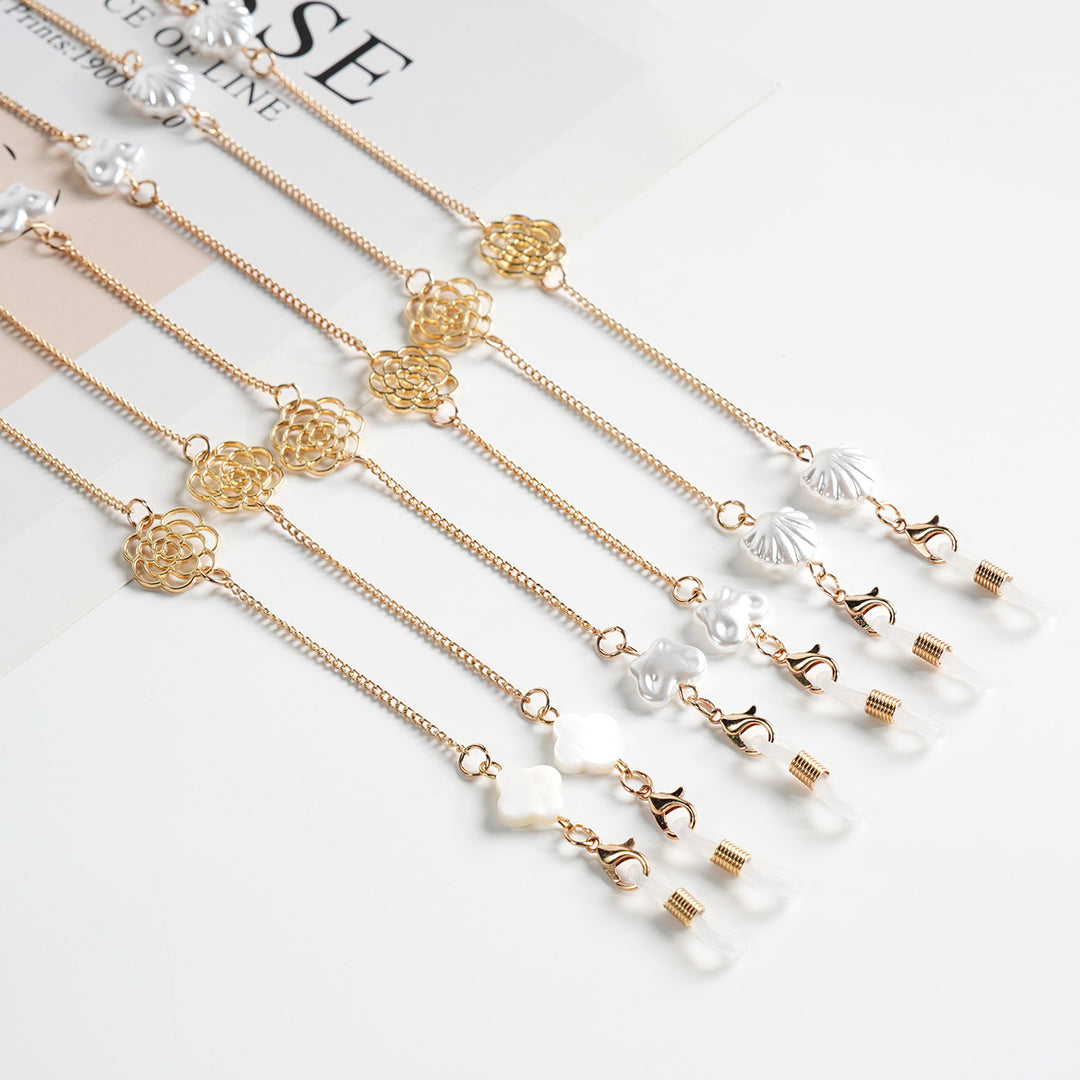 Elegant Floral Chain Necklace Stornfield