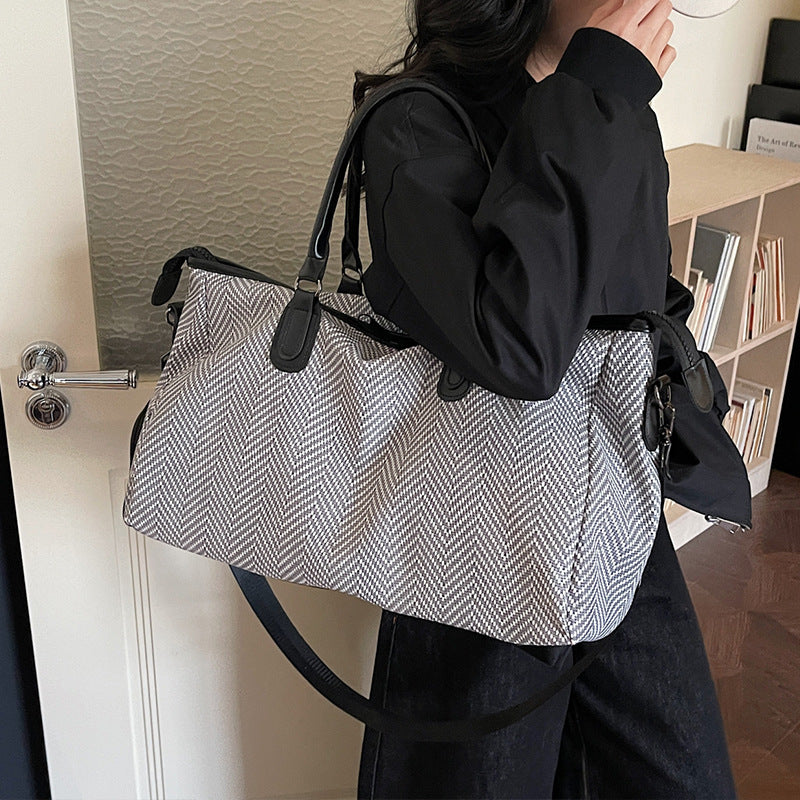 Durable travel bag with versatile interior layout Stornfield