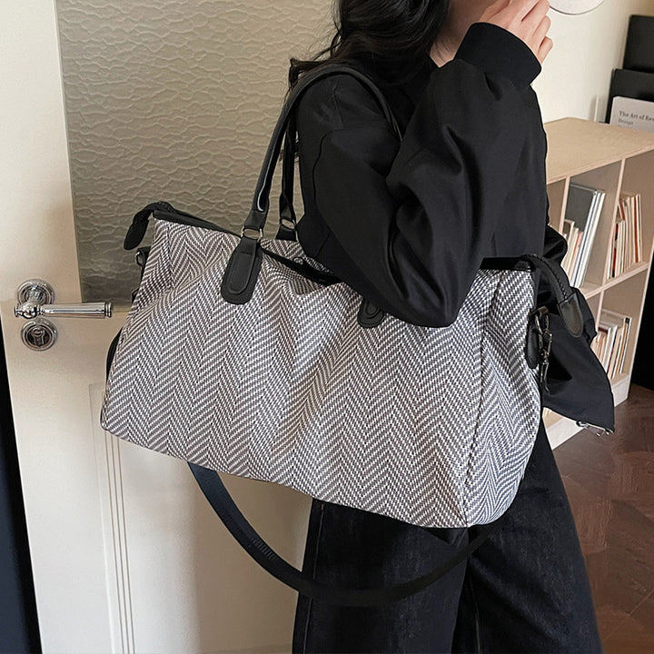 Durable travel bag with versatile interior layout Stornfield