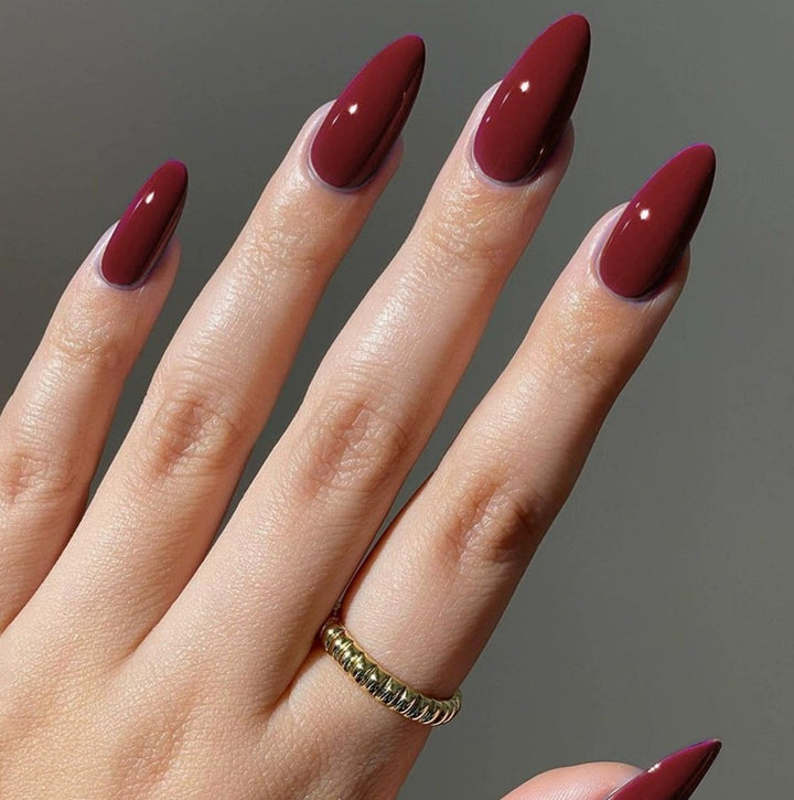 Premium Glossy Almond-Shaped Nail Art Extensions Stornfield