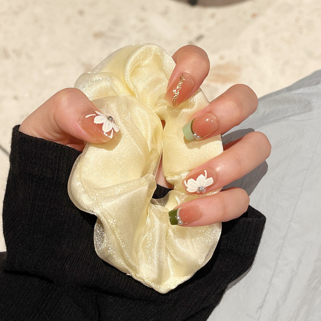 Elegant Floral Scrunchie Stornfield