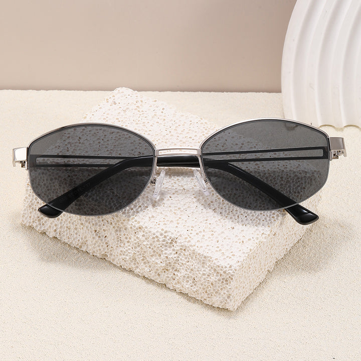 Fashionable glasses with elegant, oval shape Stornfield