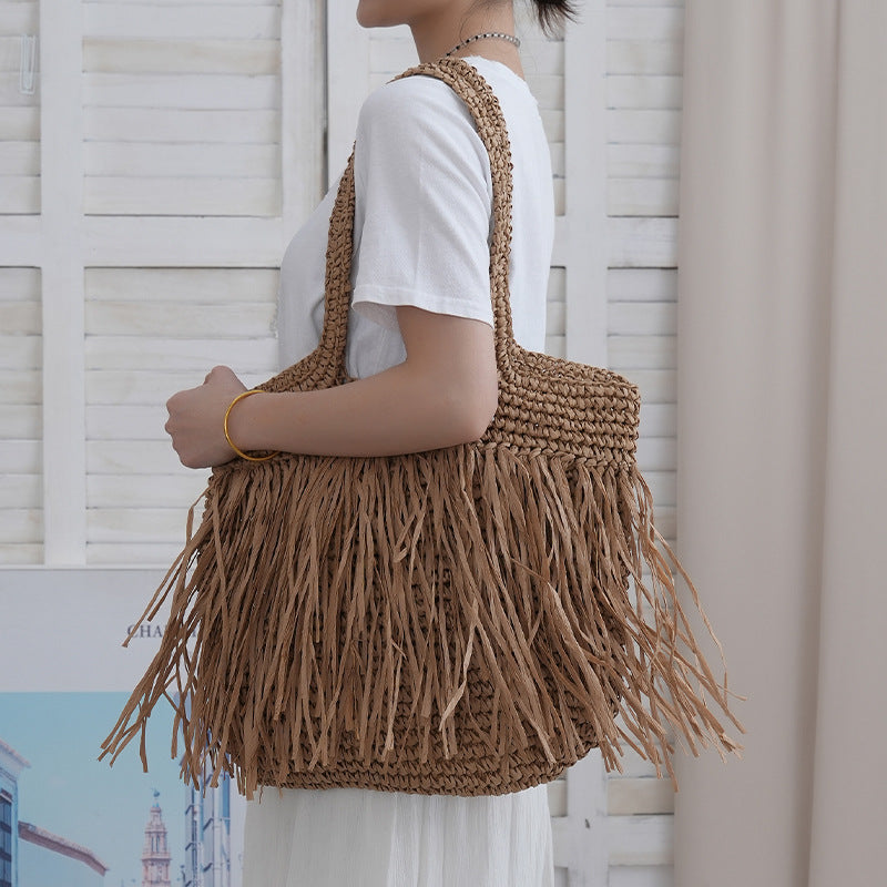 Trendy raffia bag with fringed details Stornfield