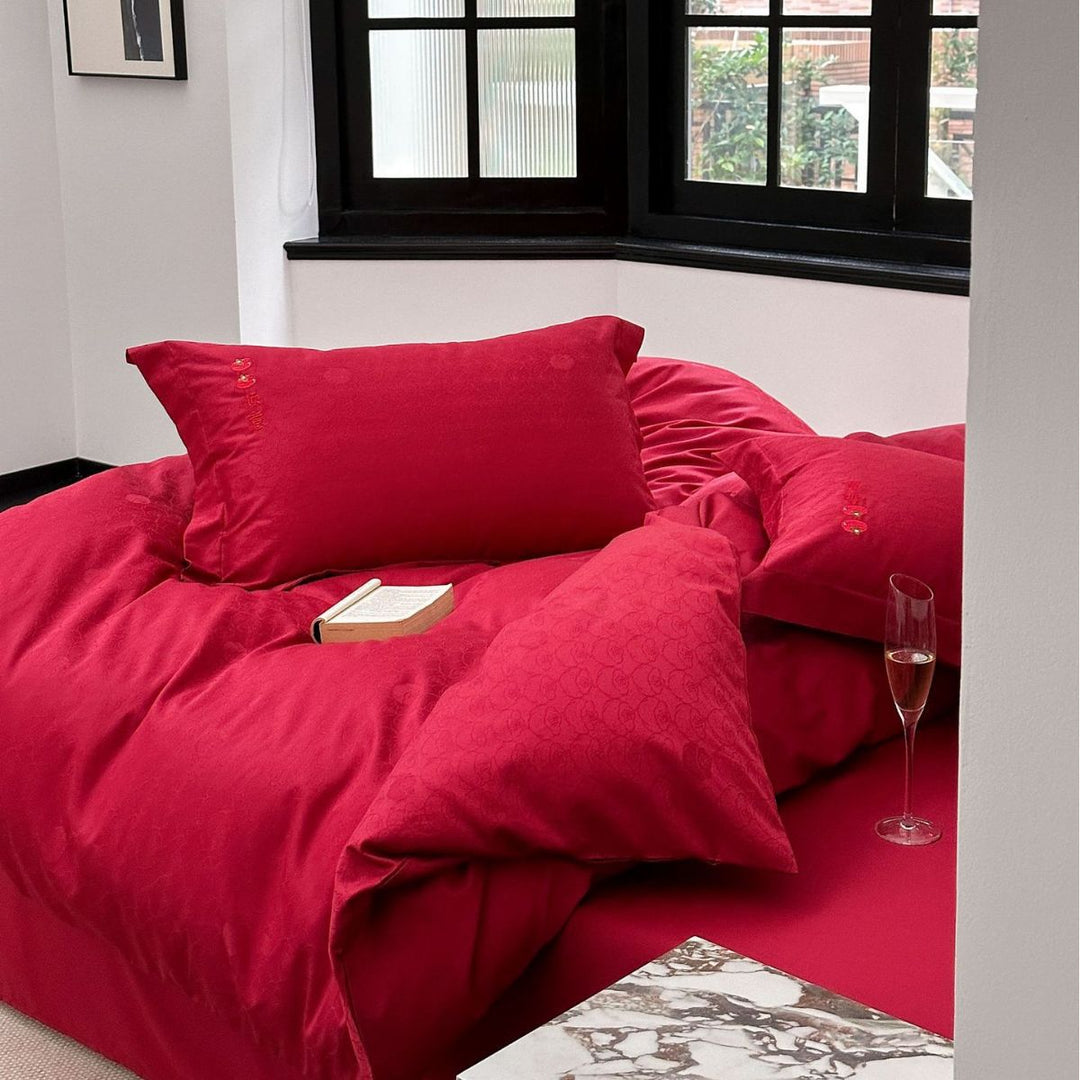 Premium bedding set made of cotton satin with a light quilted texture and hidden zipper